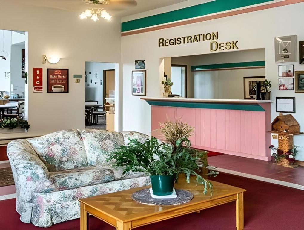 Econo Lodge Lakeshore Manistique Esterno foto
