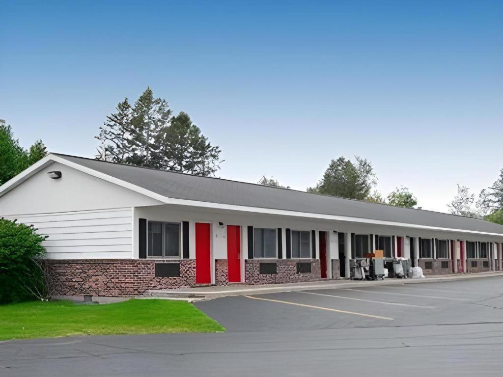 Econo Lodge Lakeshore Manistique Esterno foto
