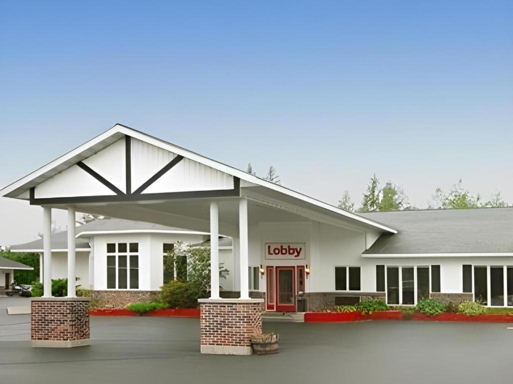 Econo Lodge Lakeshore Manistique Esterno foto