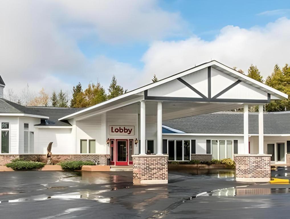 Econo Lodge Lakeshore Manistique Esterno foto