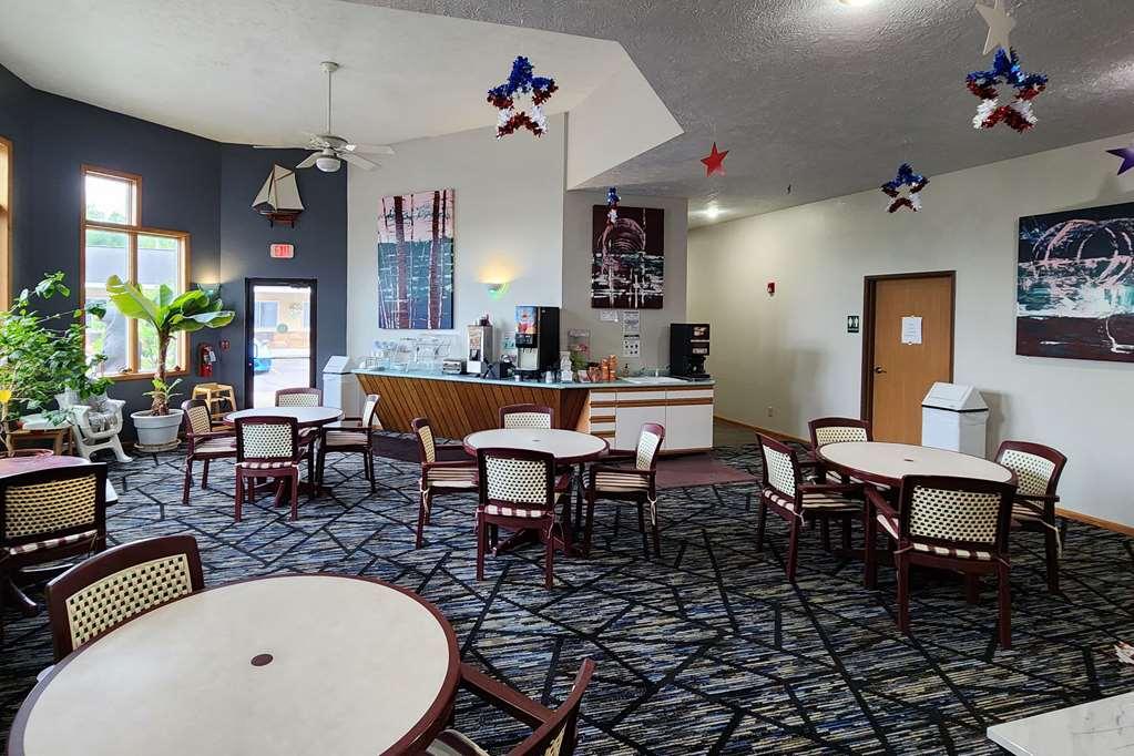 Econo Lodge Lakeshore Manistique Ristorante foto